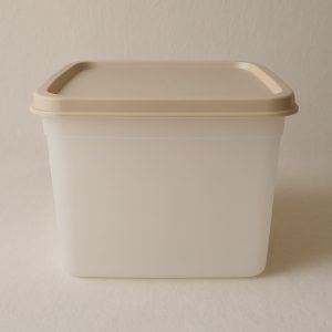 Caja plástica con tapa de 12 litros